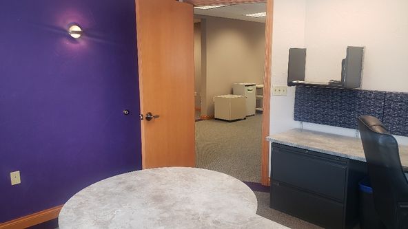 1,422 SF